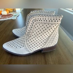 Cecelia Booties EUC.